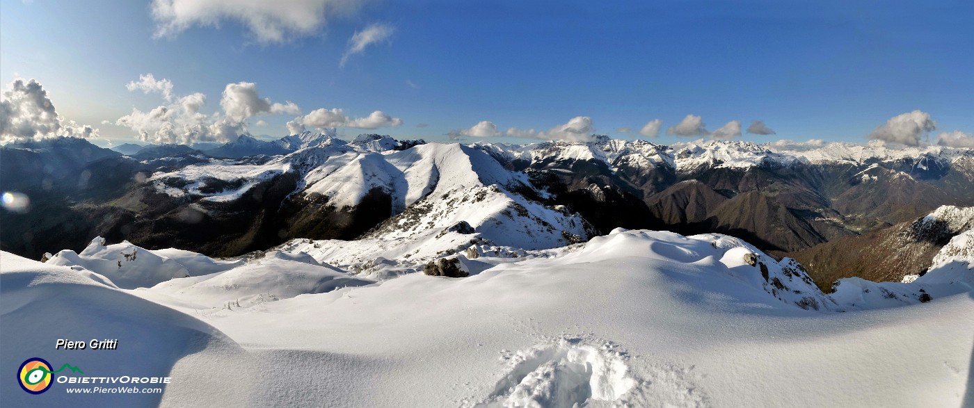 66 Spettacolare vista panoramica ad ovest dalla vetta del Monte Venturosa.jpg